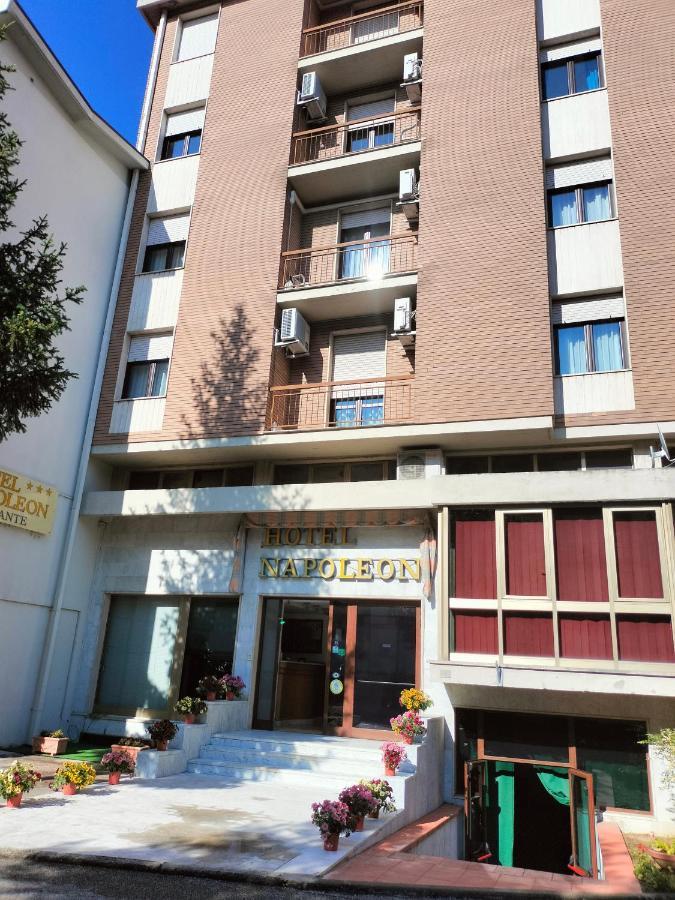Hotel Napoleon Pontremoli Exterior photo